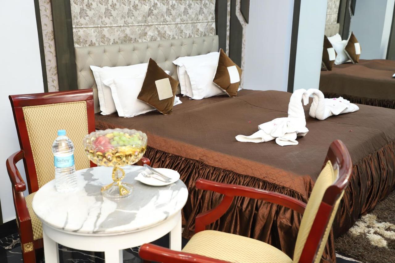 Republic Hotel Patna Kültér fotó